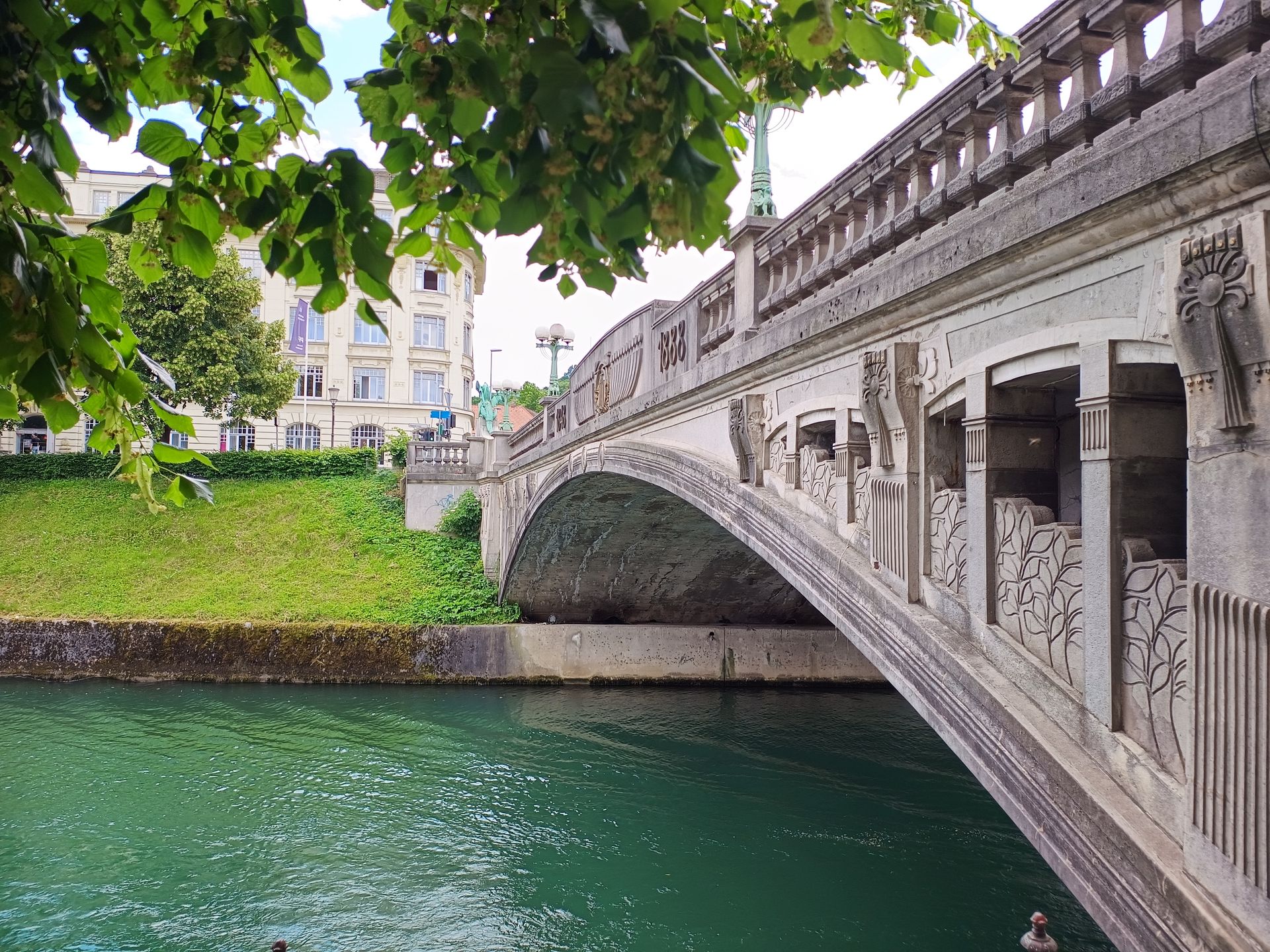 Ljubljana - Bijenale učeničke grafike    [×]